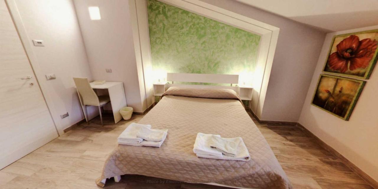 La Vineria Hotel Norcia Bagian luar foto