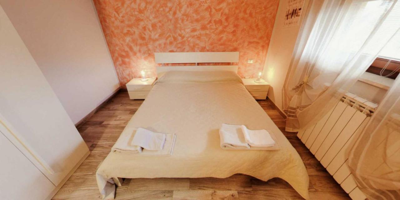 La Vineria Hotel Norcia Bagian luar foto