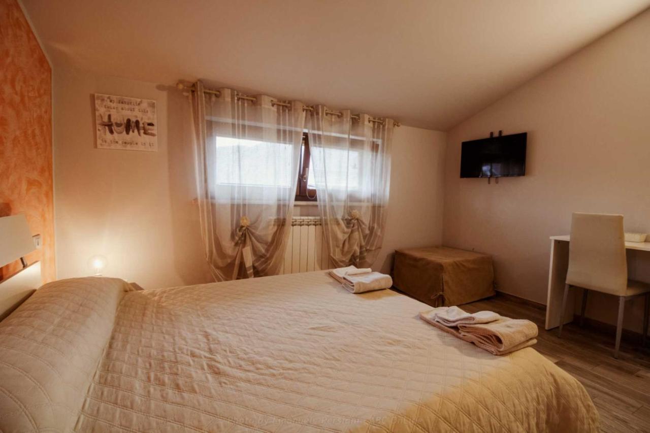 La Vineria Hotel Norcia Bagian luar foto