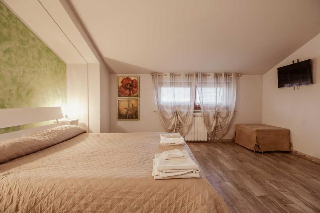 La Vineria Hotel Norcia Bagian luar foto